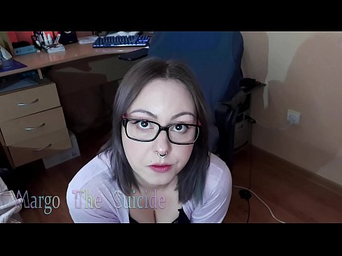 ❤️ Sexig tjej med glasögon suger Dildo djupt på kamera ️ Porno fb at us ❌